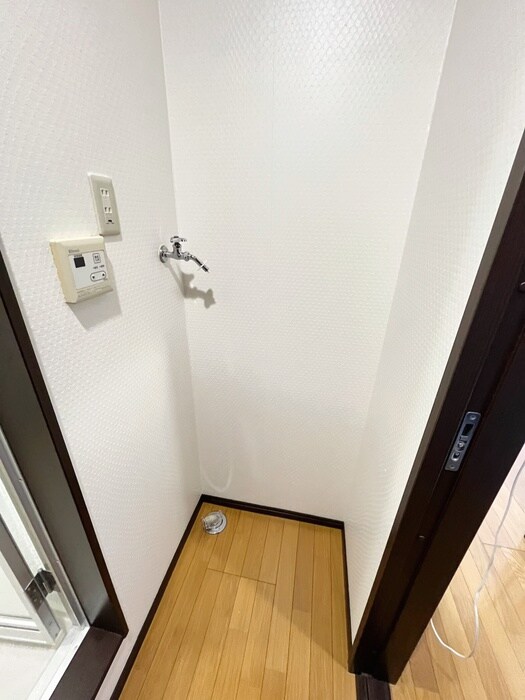 物件内観写真16　(洗濯機置場)