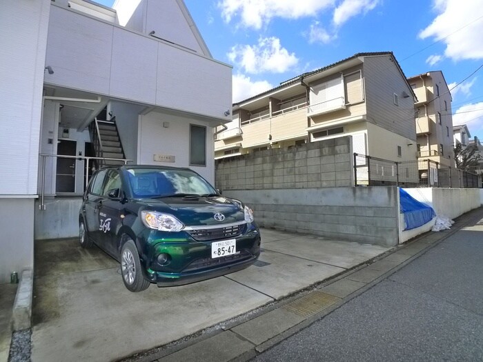 物件外観写真6　(駐車場)