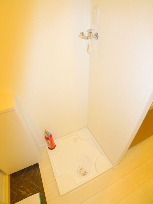 物件内観写真18　(洗濯機置場)