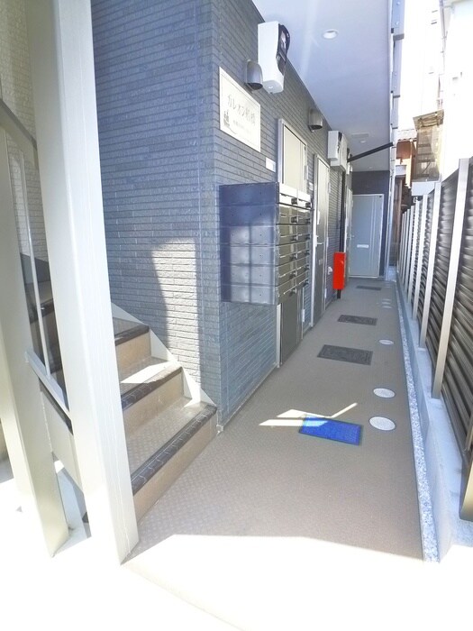 物件外観写真5　(エントランス部分)