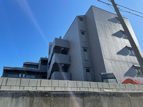 建築中
