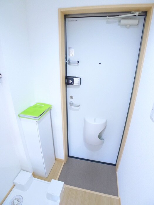 物件内観写真17　(玄関)