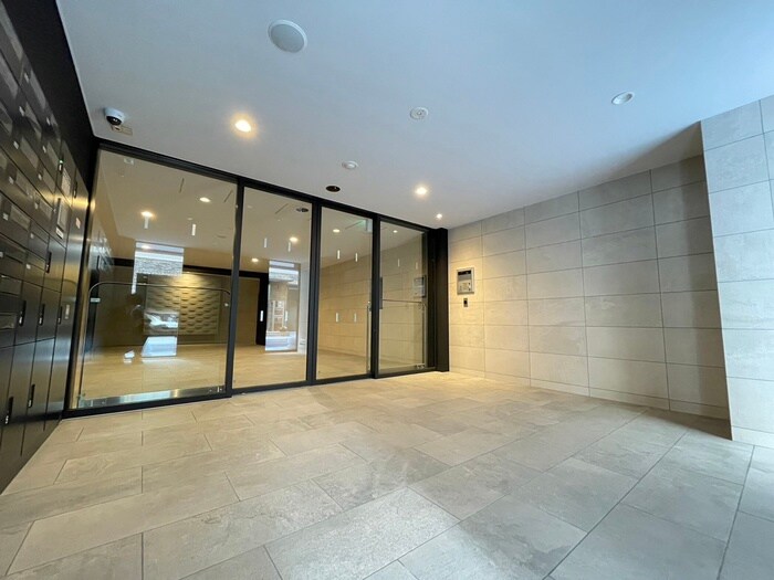 物件外観写真2　(エントランス部分)