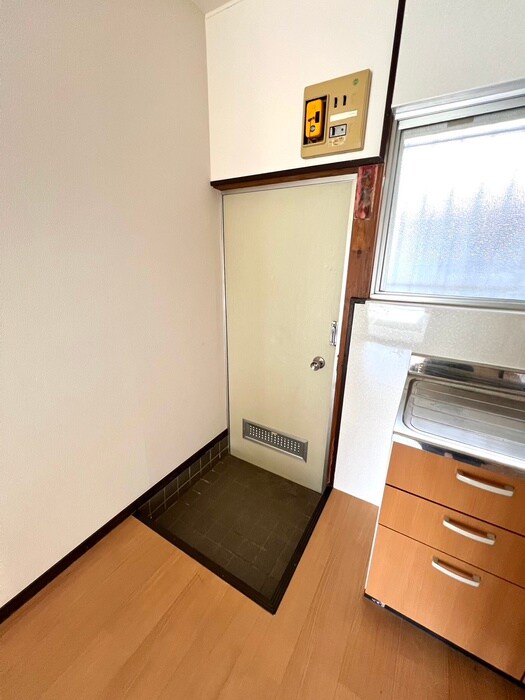 物件内観写真18　(玄関)