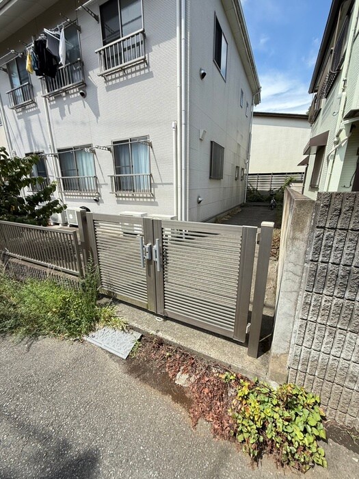 物件外観写真3　(エントランス部分)