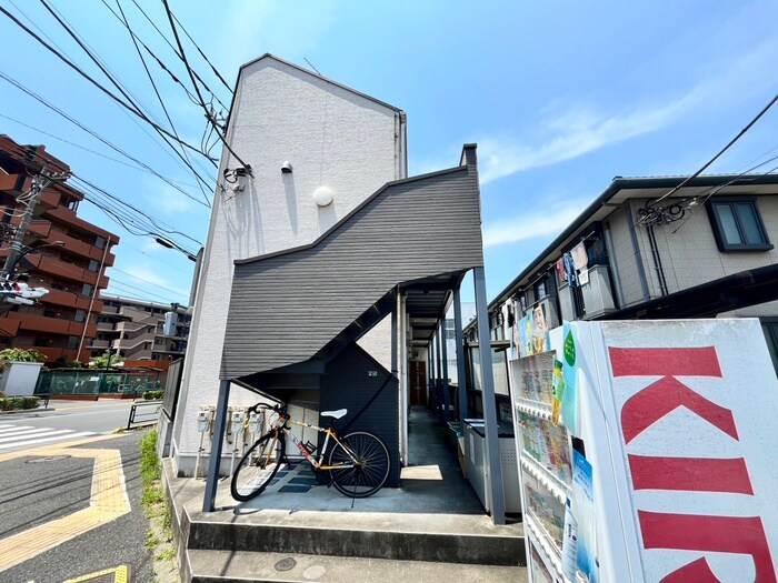 物件外観写真5　(エントランス部分)