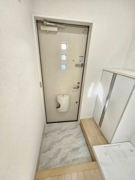物件内観写真16　(玄関)