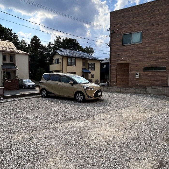 物件外観写真2　(駐車場)