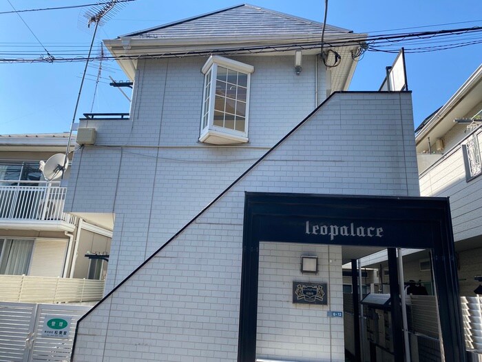 物件外観写真2　(エントランス部分)