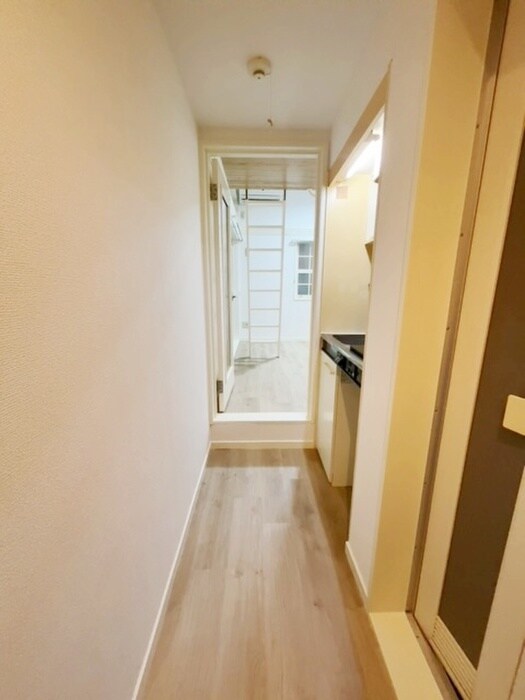 物件内観写真18　(廊下)