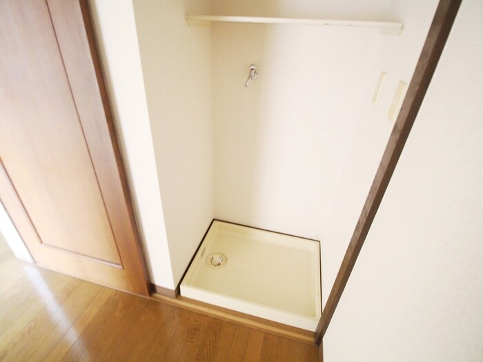 物件内観写真11　(洗濯機置場)