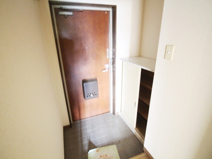 物件内観写真13　(玄関)
