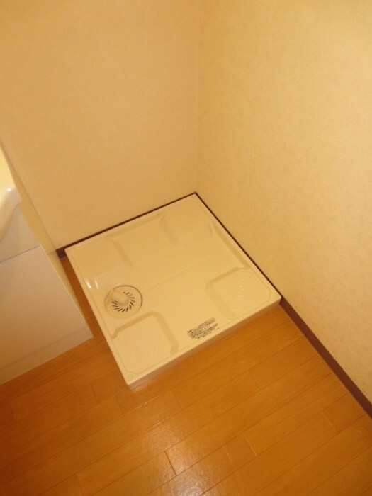 物件内観写真11　(洗濯機置場)