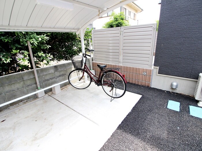 物件外観写真5　(駐輪場)