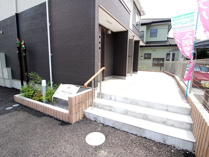 物件外観写真6　(エントランス部分)