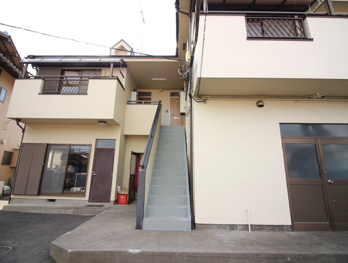 物件外観写真3　(エントランス部分)