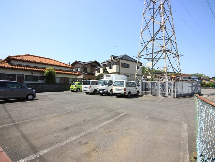 物件外観写真4　(駐車場)