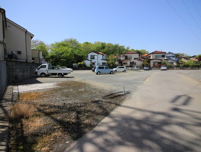 物件外観写真5　(駐車場)