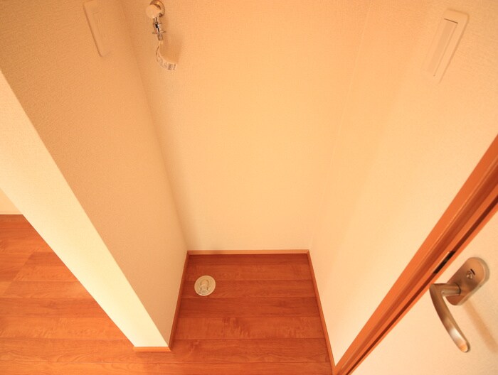 物件内観写真12　(洗濯機置場)