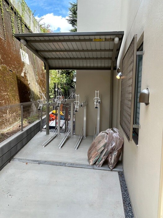 物件外観写真4　(駐輪場)