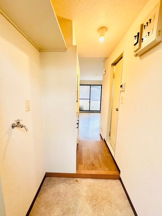 物件内観写真11　(玄関)