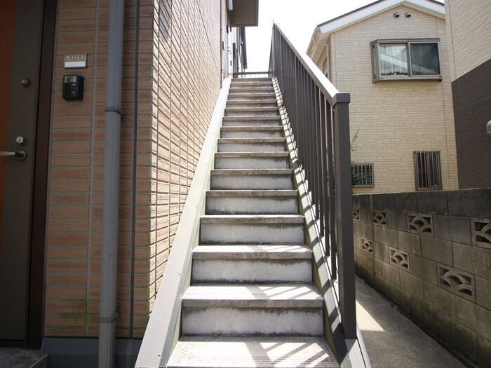 物件外観写真3　(エントランス部分)