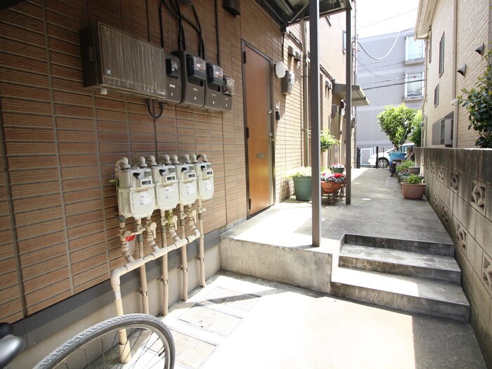 物件外観写真4　(エントランス部分)