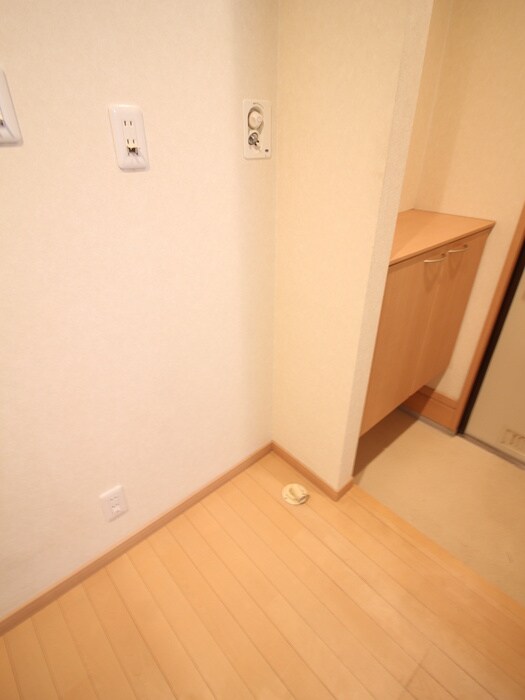 物件内観写真12　(洗濯機置場)