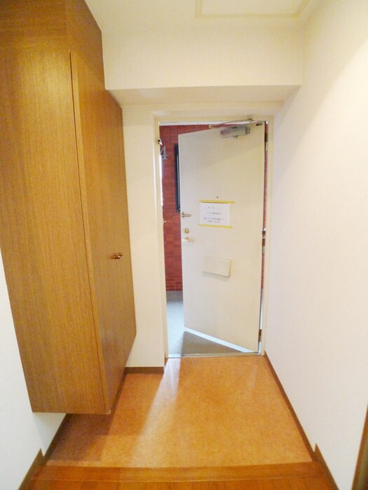 物件内観写真12　(玄関)