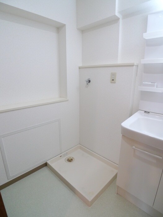 物件内観写真16　(洗濯機置場)