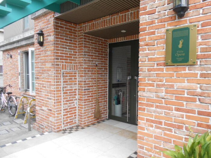 物件外観写真2　(エントランス部分)