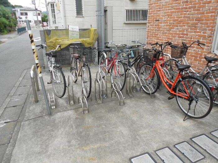 物件外観写真3　(駐輪場)