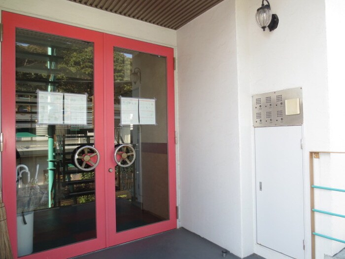 物件外観写真4　(エントランス部分)