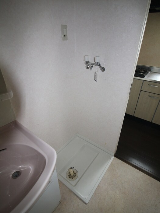 物件内観写真12　(洗濯機置場)