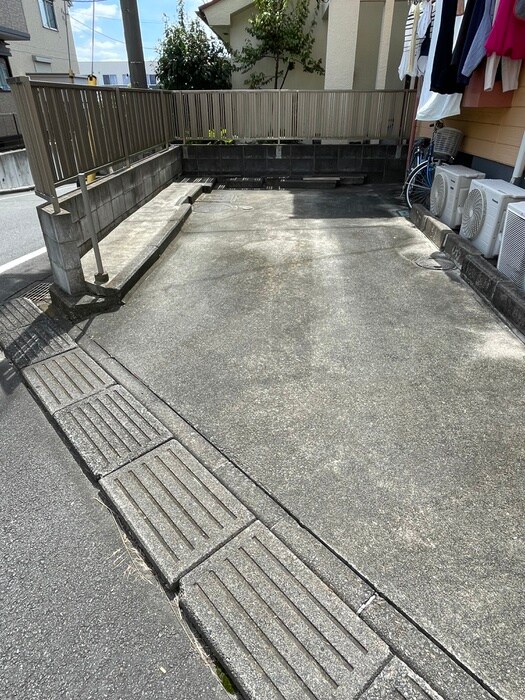 物件外観写真6　(駐車場)
