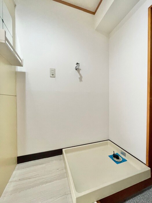 物件内観写真12　(洗濯機置場)