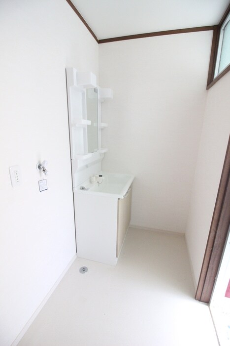 物件内観写真15　(洗濯機置場)