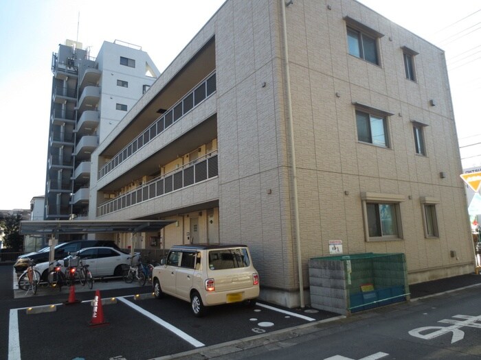 物件外観写真3　(駐車場)