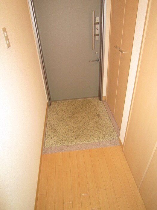 物件内観写真13　(玄関)