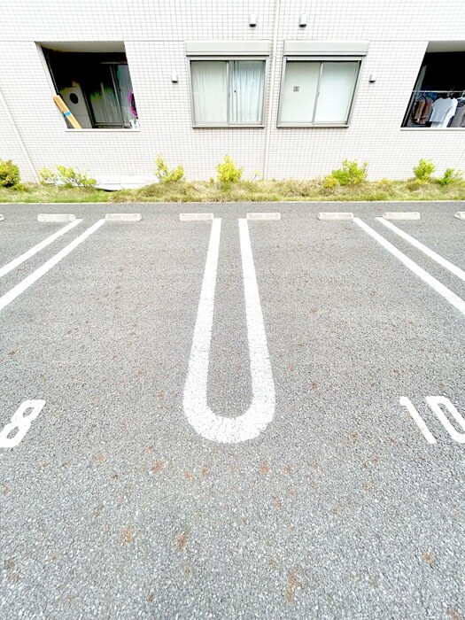 物件外観写真5　(駐車場)