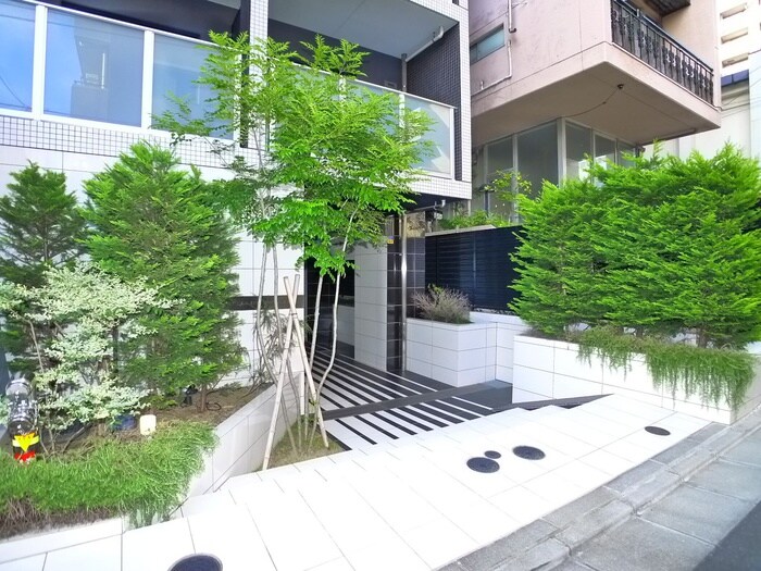 物件外観写真2　(エントランス部分)