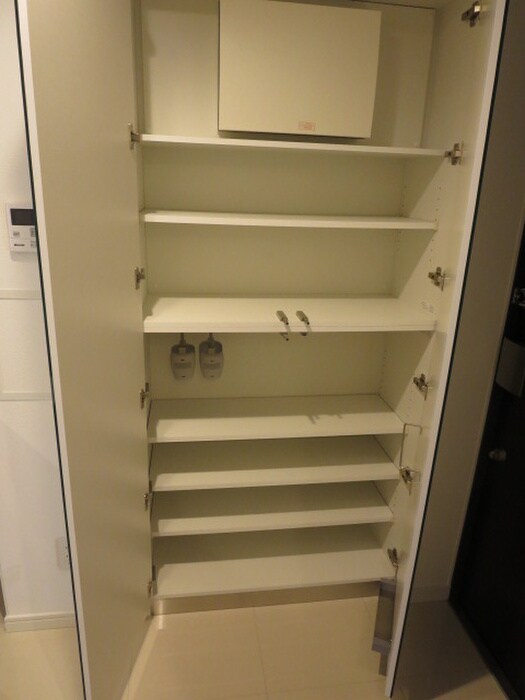 物件内観写真9　(玄関)