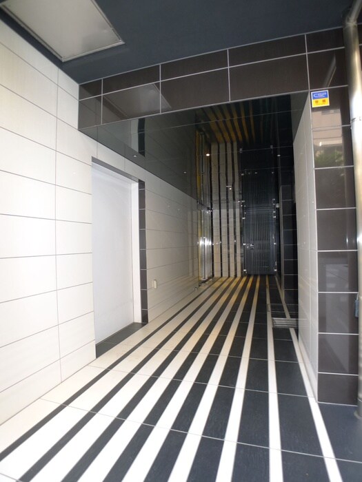 物件外観写真4　(エントランス部分)