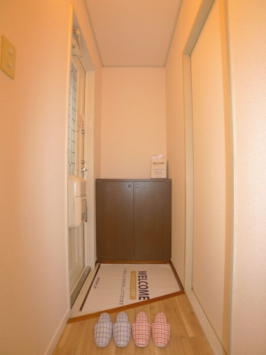 物件内観写真4　(玄関)