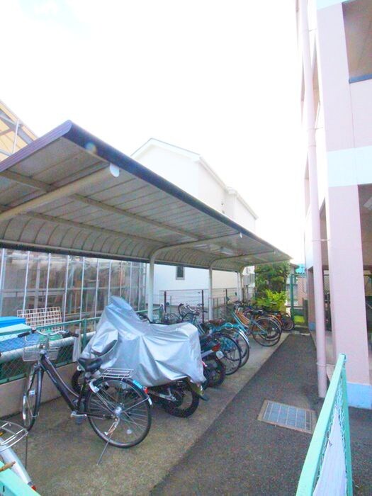 物件外観写真3　(駐輪場)