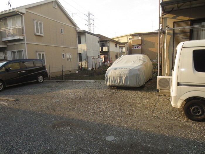物件外観写真3　(駐車場)