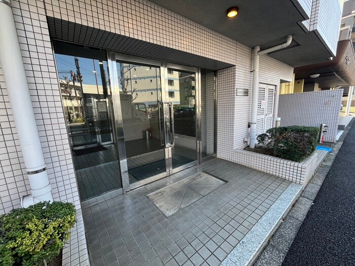 物件外観写真3　(エントランス部分)