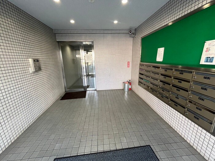 物件外観写真4　(エントランス部分)