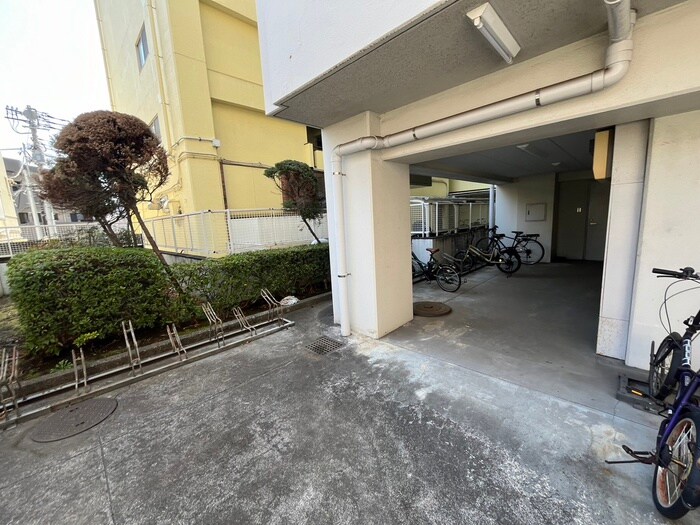 物件外観写真5　(駐輪場)