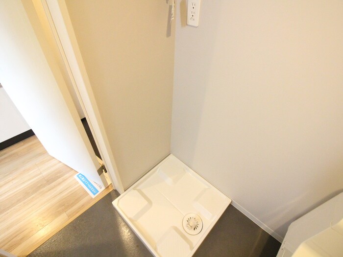 物件内観写真12　(洗濯機置場)